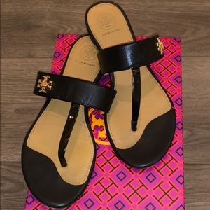 Tory Burch Kira Thong Leather Sandal - Black